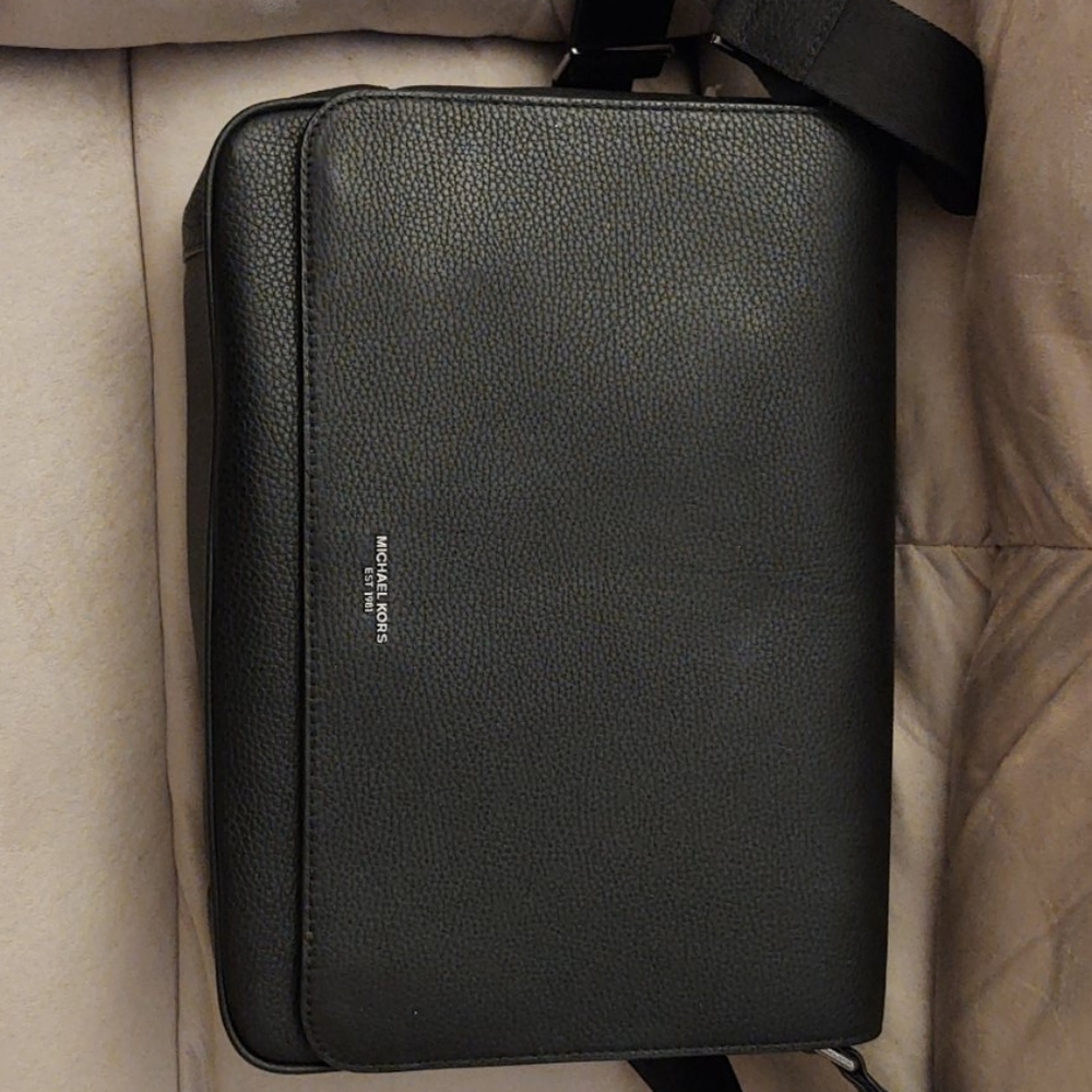 Michael Kors Messenger Bag
